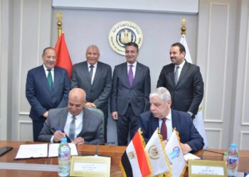 «ركن الفردوس».. صالون حلاقة ومتحف انتيكات في محل واحد