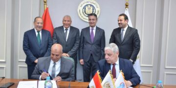 «ركن الفردوس».. صالون حلاقة ومتحف انتيكات في محل واحد