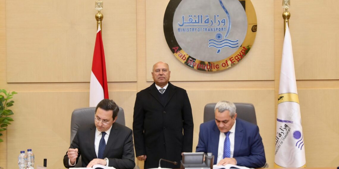 توقيع عقد مشروع تمويل وتصميم وإنشاء واستغلال وصيانة الميناء الجاف والمنطقة اللوجستية بمدينة العاشر