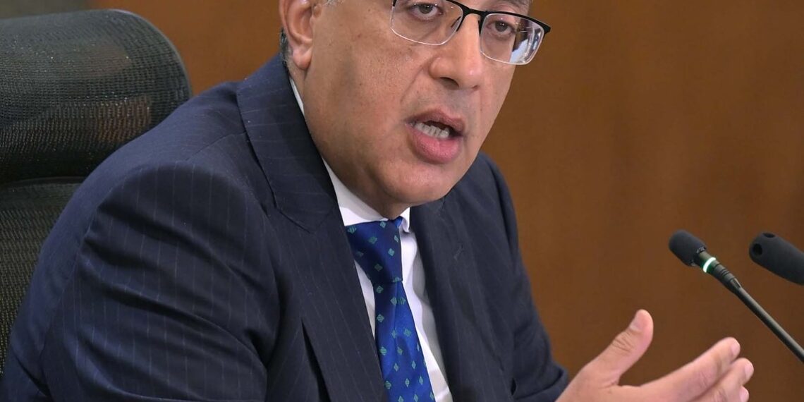 رئيس الوزراء: الموافقة على بدء الخطوات والإجراءات الخاصة بتعيين 72 ألف معلم دفعة واحدة