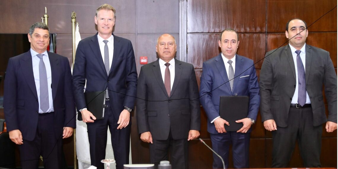 وزير النقل يشهد توقيع مذكرة تفاهم بين القابضة للنقل البحري والبري ومجموعة MSC العالمية