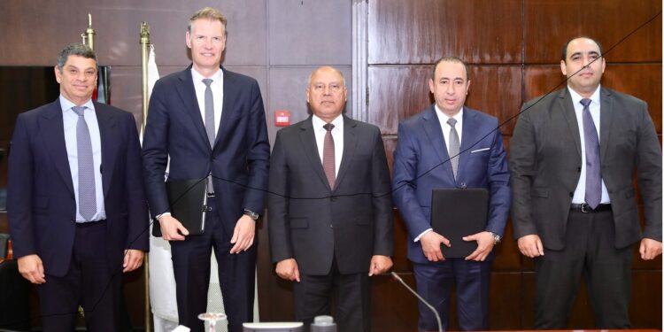 وزير النقل يشهد توقيع مذكرة تفاهم بين القابضة للنقل البحري والبري ومجموعة  MSC العالمية