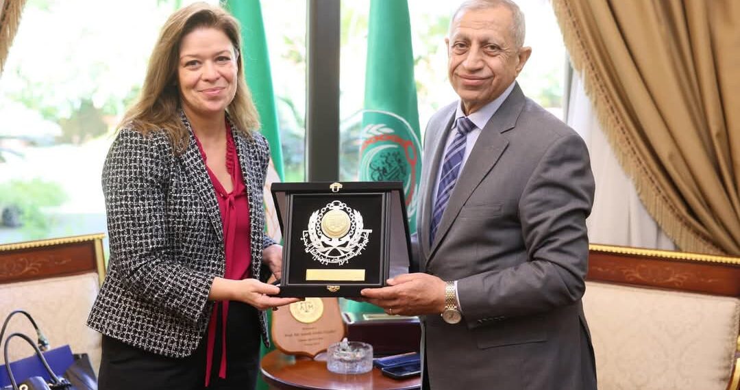 رئيس الأكاديمية العربية يستقبل وفدًا رفيع المستوى من السفارة الأمريكية بالقاهرة لبحث التعاون المشترك