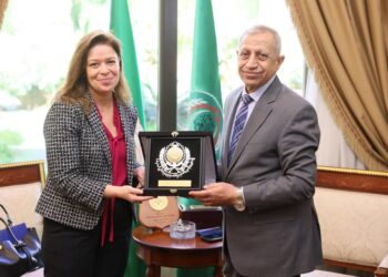 رئيس الأكاديمية العربية يستقبل وفدًا رفيع المستوى من السفارة الأمريكية بالقاهرة لبحث التعاون المشترك