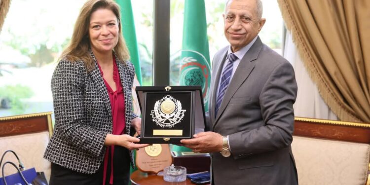 رئيس الأكاديمية العربية يستقبل وفدًا رفيع المستوى من السفارة الأمريكية بالقاهرة لبحث التعاون المشترك