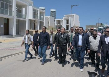 رئيس الوزراء يتفقد مشروع “مزارين” ونموذجا لفيلا سكنية