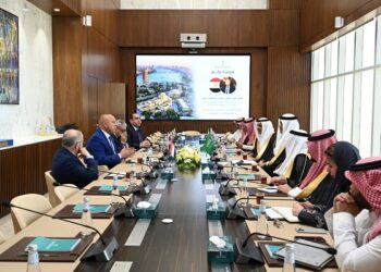  وزير النقل يبحث مع نظيره السعودي تدعيم التعاون المشترك في  مجالات النقل المختلفة وبحث قيام الشركات المصرية بتنفيذ مشروعات البنية التحتية بالمملكة