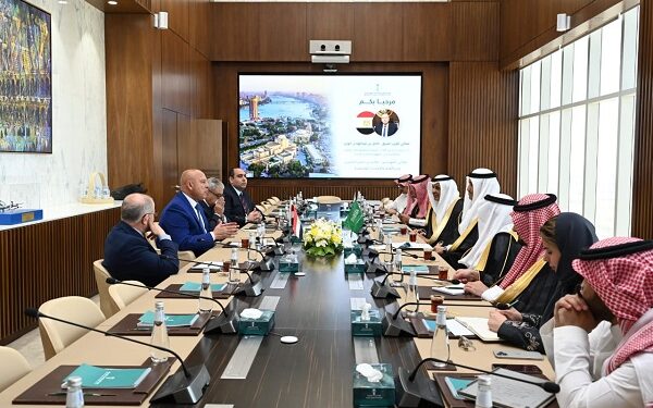  وزير النقل يبحث مع نظيره السعودي تدعيم التعاون المشترك في  مجالات النقل المختلفة وبحث قيام الشركات المصرية بتنفيذ مشروعات البنية التحتية بالمملكة