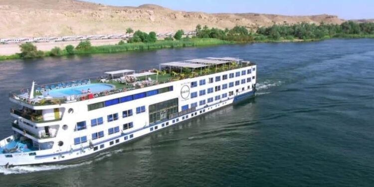 النقل تدعو شركات القطاع الخاص للاستثمار في قطاع النقل النهري بالتزامن مع تنفيذ خطة شاملة لتطوير القطاع