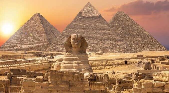 “معلومات مجلس الوزراء” يبرز تفاصيل تطوير منطقة أهرامات الجيزة وخدماتها السياحية