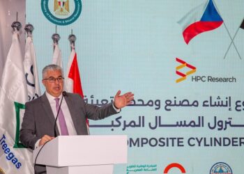 رئيس اقتصادية قناة السويس يشهد وضع حجر أساس مشروع “تريجاس” لتعبئة وإنتاج أسطوانات الغاز المركبة بالمنطقة الصناعية في السخنة