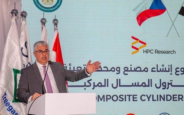 رئيس اقتصادية قناة السويس يشهد وضع حجر أساس مشروع “تريجاس” لتعبئة وإنتاج أسطوانات الغاز المركبة بالمنطقة الصناعية في السخنة