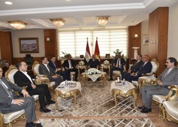 رئيس البورصة: محافظة بورسعيد تتمتع بتنوع اقتصادي ملحوظ داعيا أبناء المحافظة إلى التواجد بسوق المال