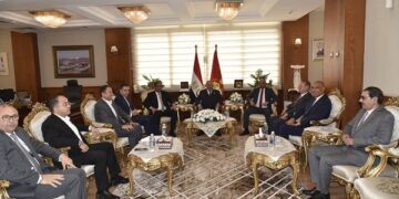 رئيس البورصة: محافظة بورسعيد تتمتع بتنوع اقتصادي ملحوظ داعيا أبناء المحافظة إلى التواجد بسوق المال