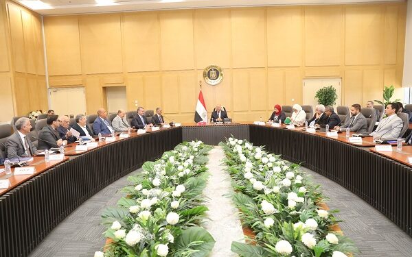 الفريق كامل الوزير  يعلن عن رخص بليت جديدة وخطة لدعم المصانع الوطنية وتعميق صناعة الحديد