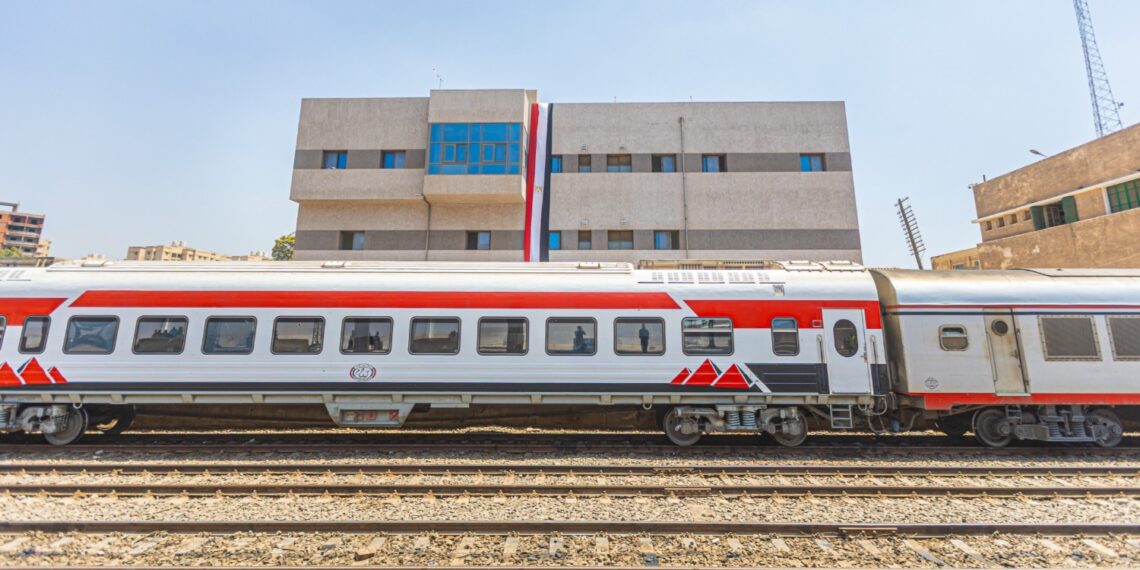 وزير النقل يعلن دخول أبراج الإشارات الرئيسية في محطات: الزقازيق والإسماعيلية والفردان غرب