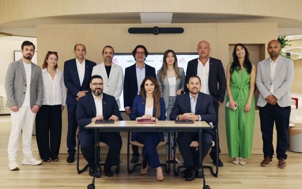 إي آند مصر توقع شراكة استراتيجية حصريه مع منصة “شاهد” لتوفير المحتوى الترفيهي لعملائها