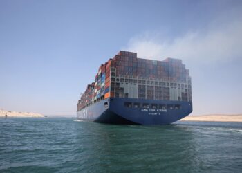 قناة السويس تشهد عبور سفينة الحاويات العملاقة CMA CGM JULES VERNE ضمن قافلة الشمال بحمولة 180 ألف طن