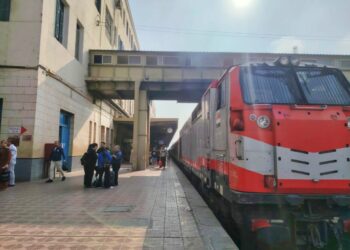 وزير النقل يتابع انتظام العمل بمرافق النقل والمواصلات