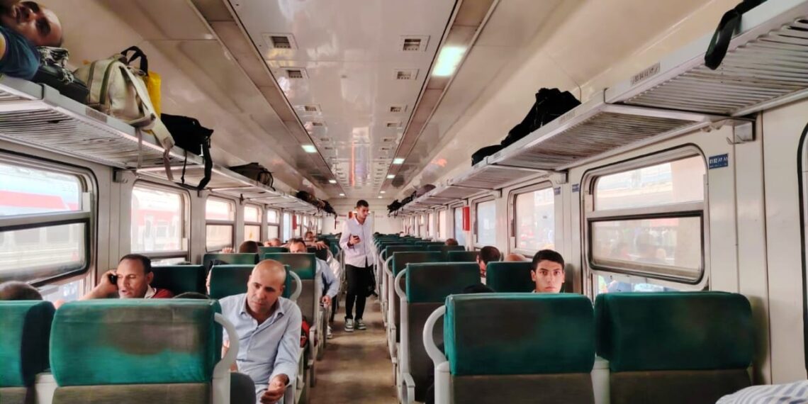 وزير النقل يتابع انتظام العمل بمرافق النقل والمواصلات