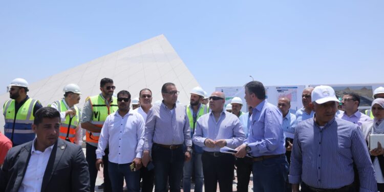 وزير النقل: العمل على مدار الساعة بالطريق الدائري لتقديم اعلى مستويات الخدمة للمواطنين و الظهور بالشكل المميز امام ضيوف مصر خلال الاحتفال بافتتاح المتحف المصري الكبير