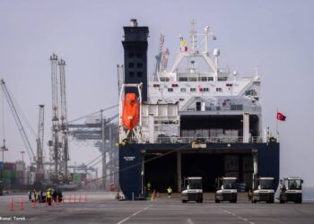 ماذا تعرف عن خط الرورو بين مينائى دمياط و تريستا الإيطالي