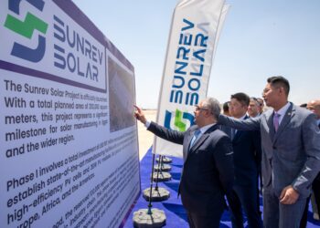  وضع حجر الأساس لمجمع صناعي متكامل لإنتاج مستلزمات الطاقة الشمسية بالسخنة