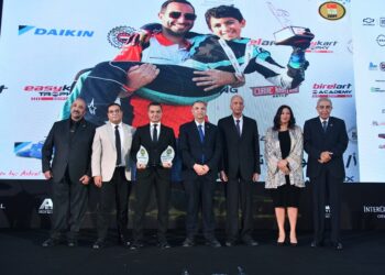 تكريم محمود راتب ونجله (محمد) ضمن الشخصيات الأيقونية بإحتفالية سيارة العام مصر 2025