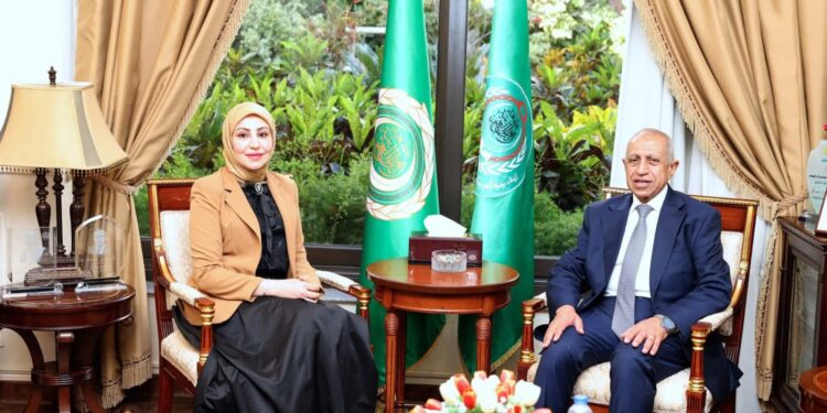 “عبد الغفار” يهنئ “المسماري” بمنصبها الجديد.. ويؤكد: “الأكاديمية بيت العرب ومفتوحة دائماً للأشقاء”