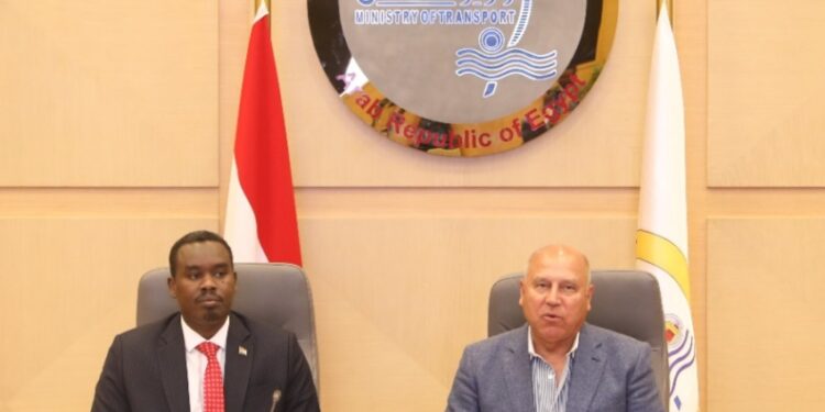 وزير للنقل يبحث مع نظيره السوداني آفاق التعاون في مجالات النقل المختلفة