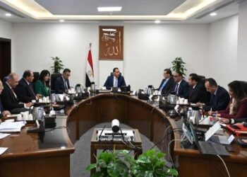 القابضة للصناعات الغذائية تمتلك 8 مصانع لإنتاج السكر من القصب