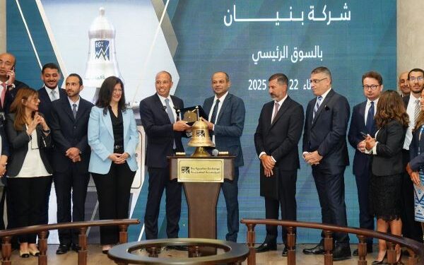 رئيس البورصة المصرية يشارك قيادات شركة “بنيان” فعالية “قرع الجرس” بمناسبة بدء التداول