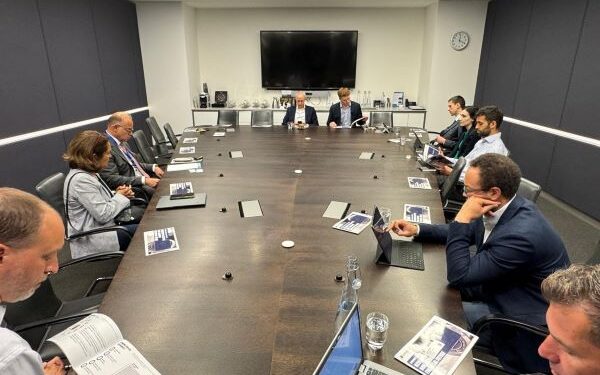 فريد يستعرض مع 8 مؤسسات استثمارية ومالية تجربة الإصلاح بالقطاع المالي غير المصرفي