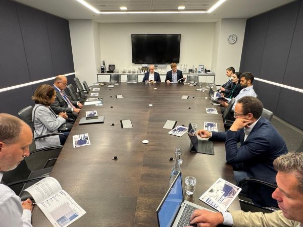 فريد يستعرض مع 8 مؤسسات استثمارية ومالية تجربة الإصلاح بالقطاع المالي غير المصرفي