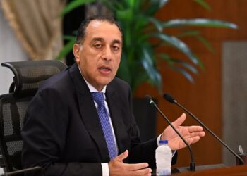 قبول استقالة وزيرة البيئة وتكليف وزيرة التنمية المحلية بالقيام بمهام وزير البيئة مؤقتاً