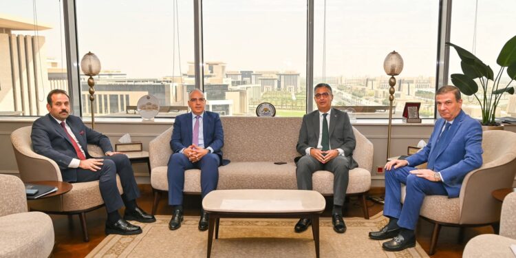  وزراء الزراعة والري والتموين ورئيس جهاز مستقبل مصر يناقشون سُبل تطوير زراعة محصولى قصب وبنجر السكر و زيادة الإنتاجية