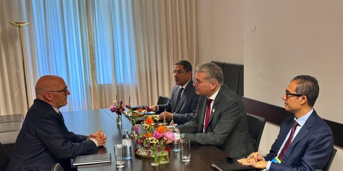 بحث فرص التعاون مع مقاطعة ألبرتا الكندية لتطوير علمليات البحث والتنقيب عن البترول والغاز