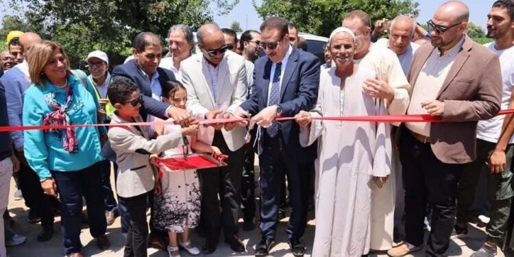 نائب وزير الإسكان: مد وتوسعة وتحسين خدمات الصرف الصحي بـ 31 منطقة ريفية بمحافظة المنوفية