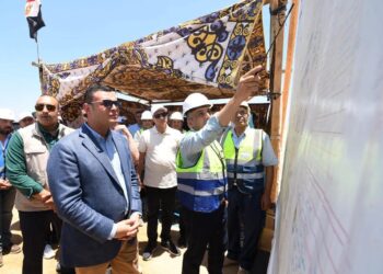 وزير الإسكان يوجه بإعداد تقرير حول موقف الأراضي على جانبي المحور المركزي بمدينة السادات