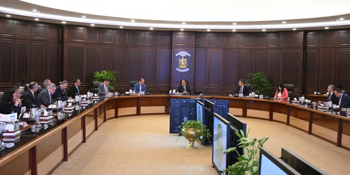 رئيس الوزراء يتابع تنفيذ توجيهات الرئيس بإنشاء مركز عالمي لتخزين وتوريد وتجارة الحبوب والغلال