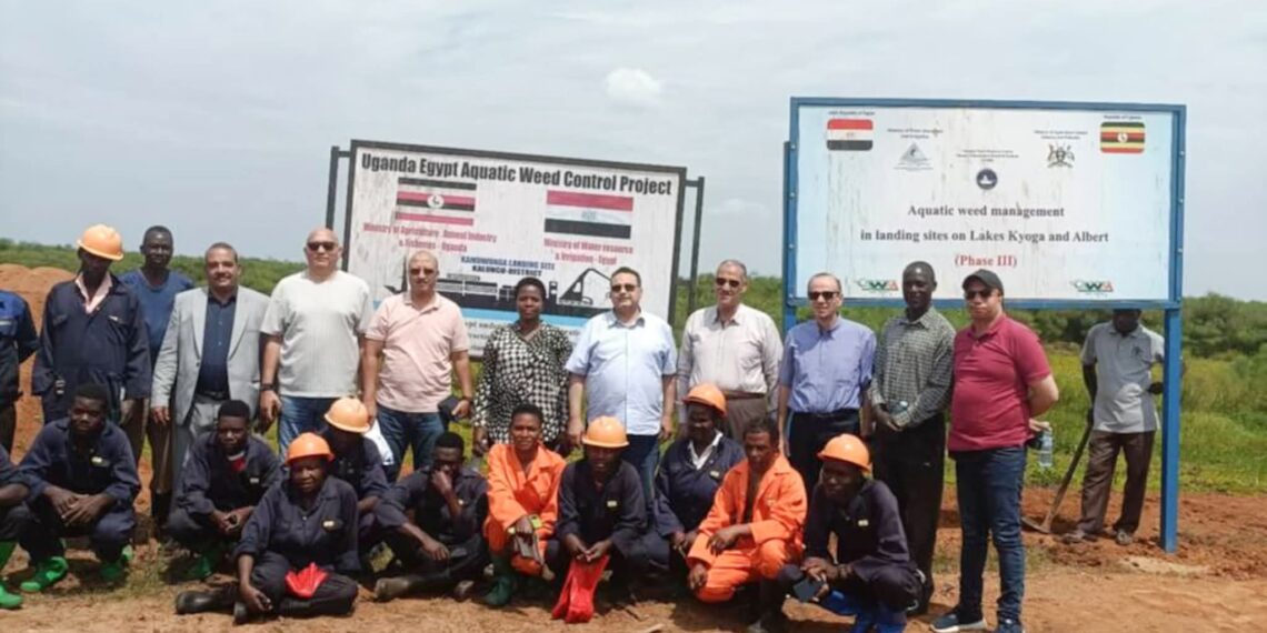 وزير الري يتابع موقف الأعمال الجارية ضمن “المشروع المصري الأوغندى لمقاومة الحشائش المائية بالبحيرات العظمى بأوغندا”