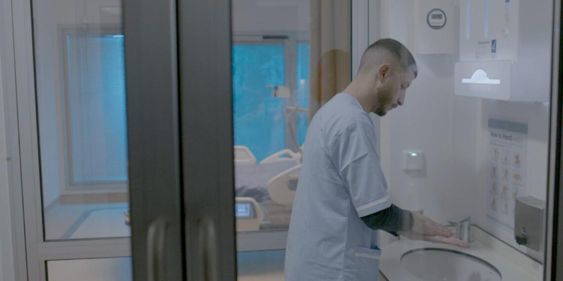 مستشفى أهل مصر للحروق يحذر من العدوى باعتبارها السبب الأبرز لمضاعفات مرضى الحروق