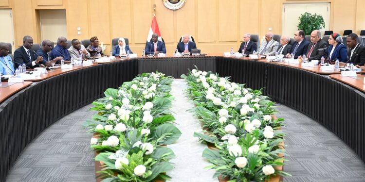 وزير النقل بجمهورية سيراليون يشيد  بالتجربة المصرية في مجال المشروعات العملاقة والبنية التحتية التي تم تنفيذها