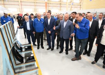   وزير الصناعة يفتتح مصنع لإنتاج الزجاج الهندسي ويضع حجر الأساس لمصنع جديد لإنتاج ثلاجات وديب فريزر بمجموعة شركات العربي