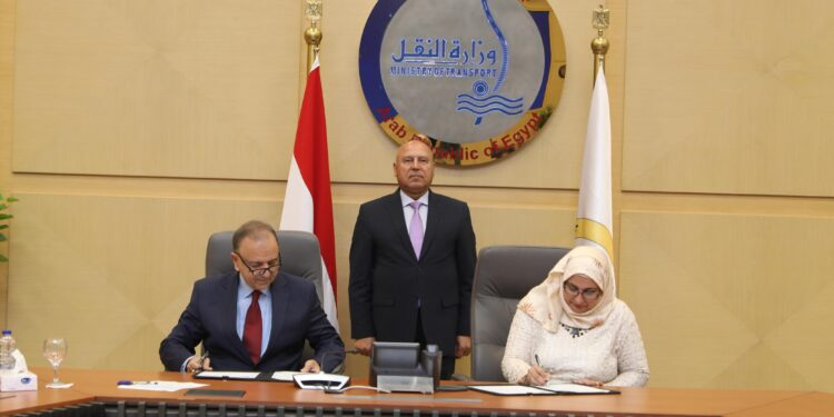 توقيع بروتوكول تعاون بين قطاع شئون الصناعة وشركة تطوير الصناعات الإبداعية