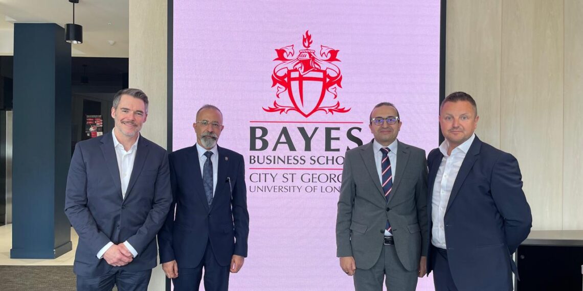 معهد الخدمات المالية يوقع مذكرة تفاهم مع كلية Bayes للأعمال بلندن لتأهيل كوادر قطاع التأمين