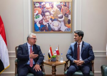 رئيس اقتصادية قناة السويس يبحث مع  سفير بنما بالقاهرة التعاون في مجالات النقل البحري والخدمات اللوجستية