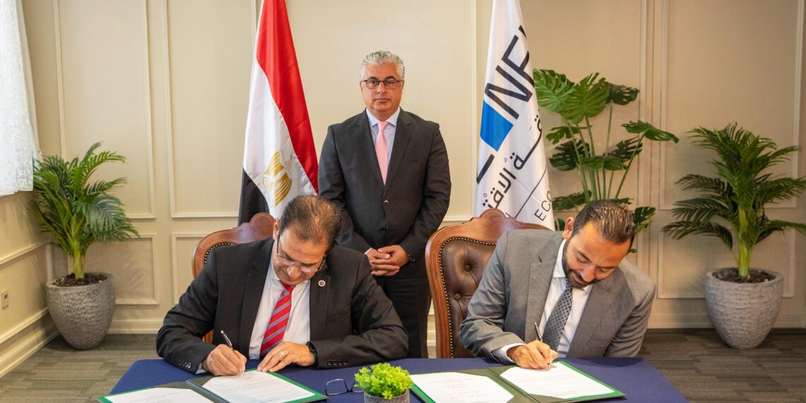 توقيع عقد مشروع شركة “CWA” للمنسوجات بالمنطقة الصناعية بالسخنة