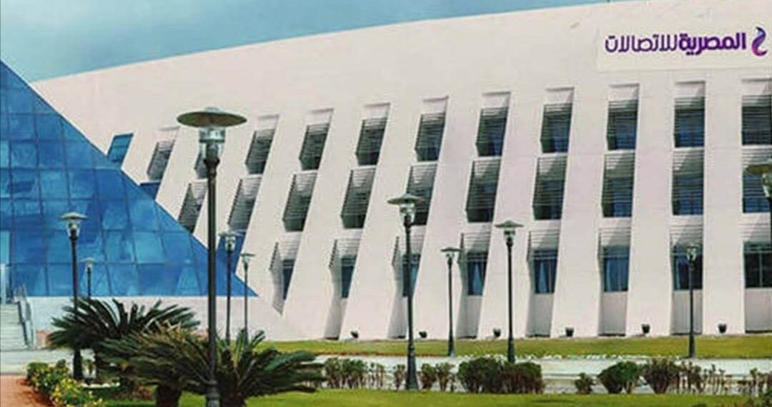 المصرية للاتصالات: جاري السيطرة على حريق سنترال رمسيس بمعاونة رجال الدفاع المدني