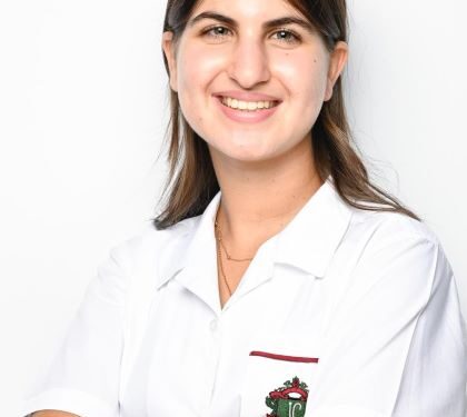 فتاه عربيه تبتكر جهاز ذكي يعمل بتقنيات الذكاء الاصطناعي لفرز النفايات تلقائياً